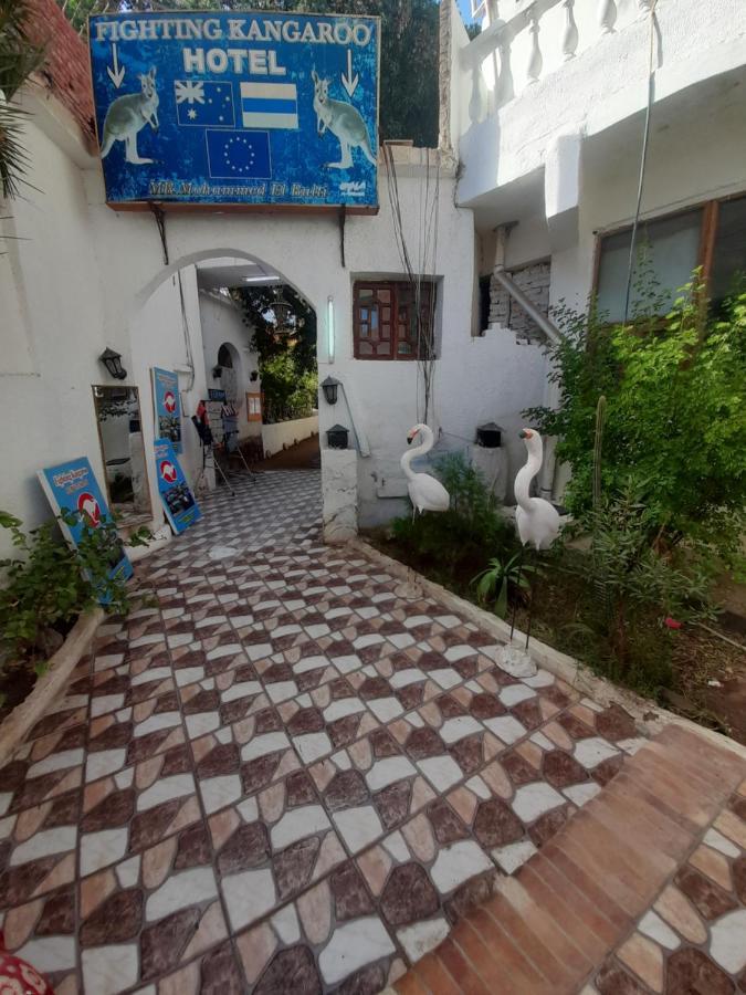 Fighting Kangaroo Camp Hotel Dahab Buitenkant foto